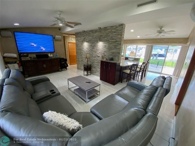 1 of 25 - 2503 Andros Ln, Fort Lauderdale, FL