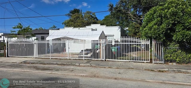 1 of 6 - 781 Nw 30th St, Miami, FL