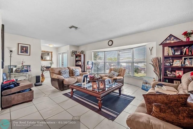 4 of 26 - 3700 Nw 25th St, Lauderdale Lakes, FL