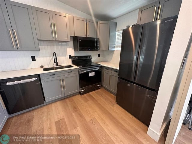 3 of 10 - 1021 Nw 5th Ct, Fort Lauderdale, FL
