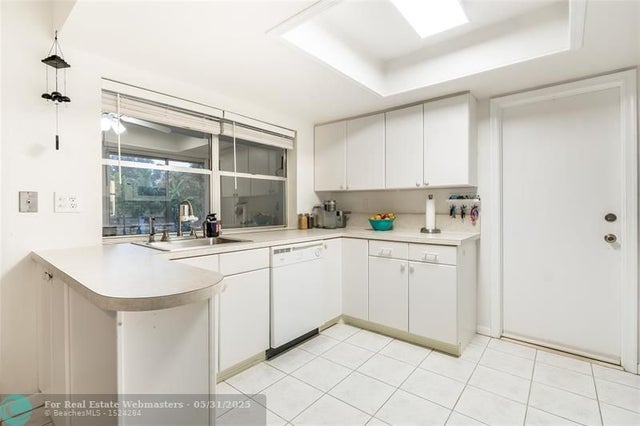 4 of 35 - 985 Nw 69th Ave, Margate, FL