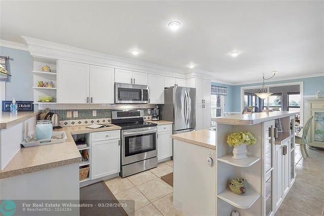 4 of 36 - 5450 Lagoon Dr, Fort Lauderdale, FL