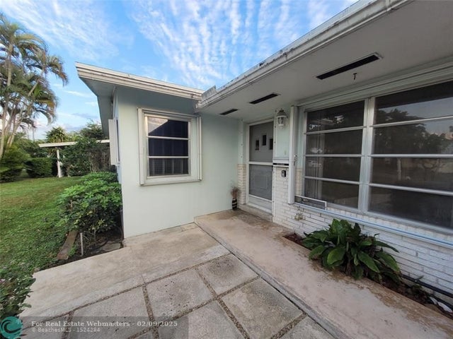 3 of 35 - 305 Riverdale Rd, Palm Springs, FL