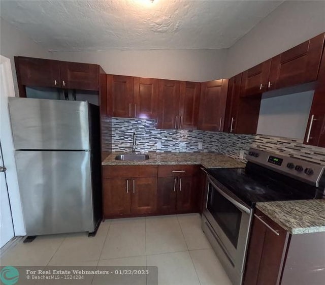5 of 35 - 1365 11th St, West Palm Beach, FL