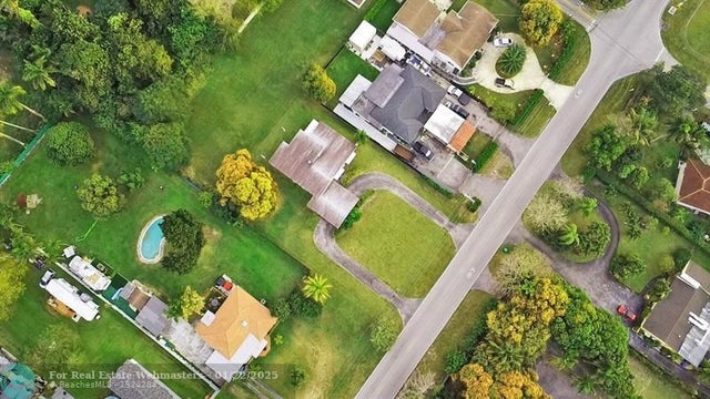 4 of 40 - 13945 N Miami Ave, Miami, FL