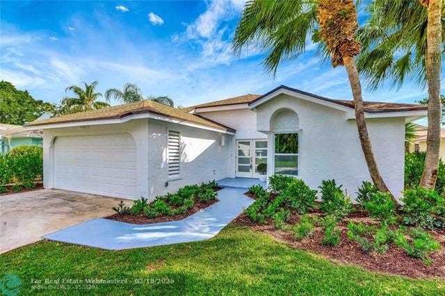 1 of 7 - 6121 Brandon St, West Palm Beach, FL