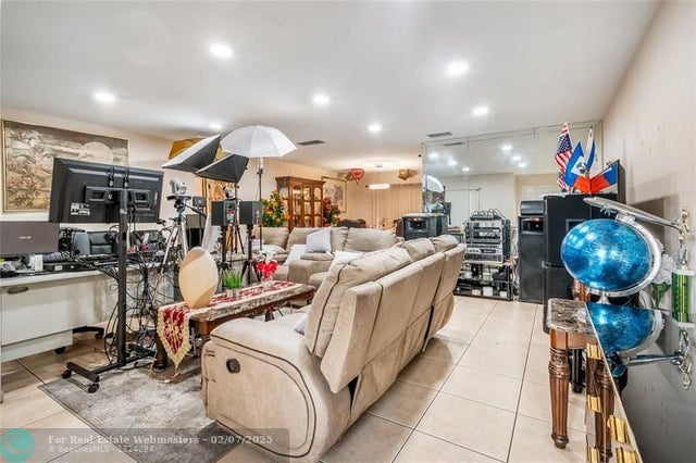 5 of 22 - 4891 Nw 14th Ave, Deerfield Beach, FL