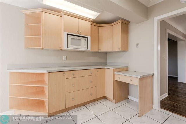 4 of 33 - 1338 Crest Dr, Lake Worth, FL
