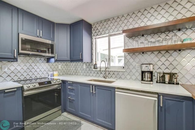 3 of 27 - 3530 Ne 13th Ave, Oakland Park, FL