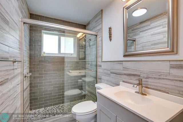 4 of 27 - 3530 Ne 13th Ave, Oakland Park, FL