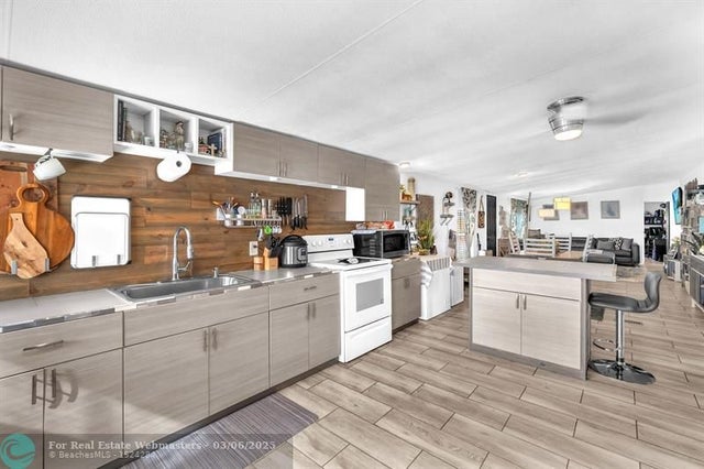 5520 Nw 203rd, Miami Gardens