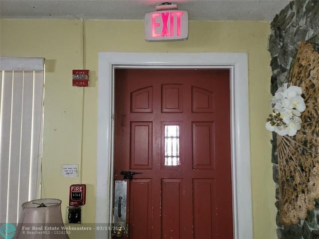 3 of 9 - 3101 Sw 12th Pl, Fort Lauderdale, FL
