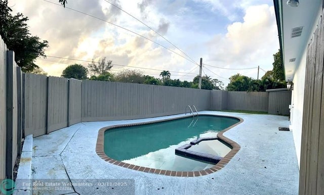 3 of 48 - 801 Ne 36th St, Oakland Park, FL