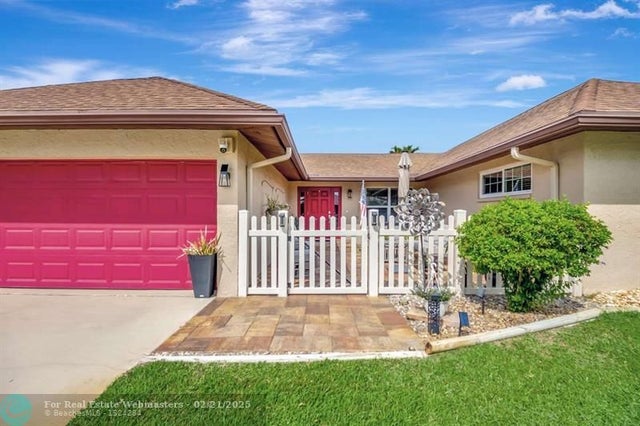 4 of 42 - 10260 Greentrail Dr N, Boynton Beach, FL