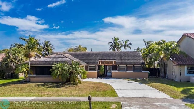 1 of 23 - 5720 W Waterford Dr, Davie, FL