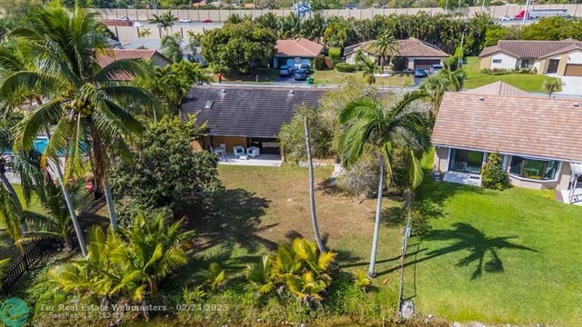 3 of 23 - 5720 W Waterford Dr, Davie, FL
