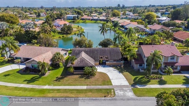 4 of 23 - 5720 W Waterford Dr, Davie, FL