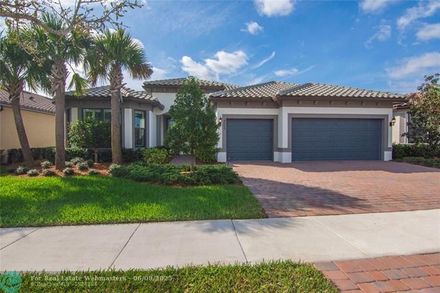 1 of 44 - 4088 Basket Oak Cir, Vero Beach, FL