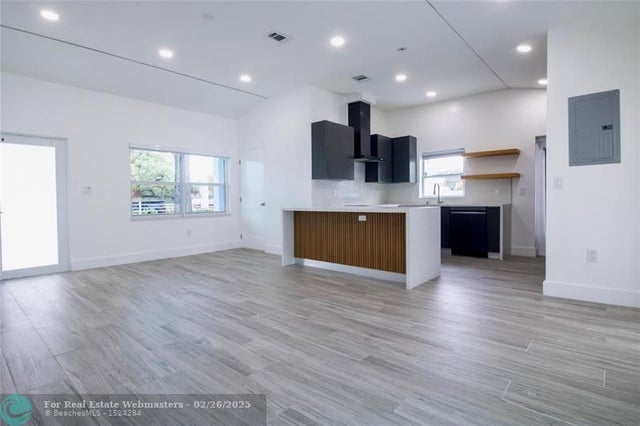 3 of 28 - 245 Sw 20th St, Fort Lauderdale, FL