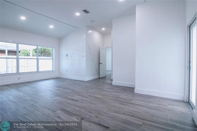 4 of 28 - 245 Sw 20th St, Fort Lauderdale, FL