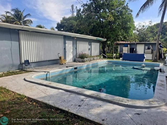 1 of 8 - 3820 Sw 10th Ct, Fort Lauderdale, FL