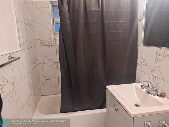 2 of 8 - 3820 Sw 10th Ct, Fort Lauderdale, FL