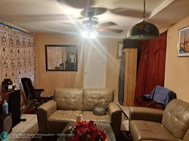 3 of 8 - 3820 Sw 10th Ct, Fort Lauderdale, FL