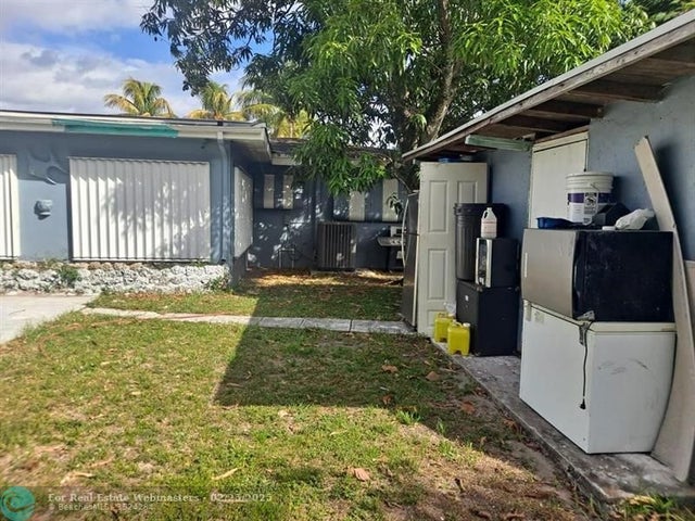 4 of 8 - 3820 Sw 10th Ct, Fort Lauderdale, FL