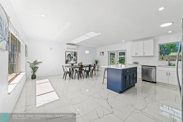 3 of 25 - 1215 Ne 200th St, Miami, FL