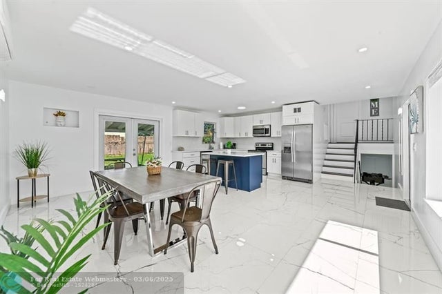 4 of 25 - 1215 Ne 200th St, Miami, FL