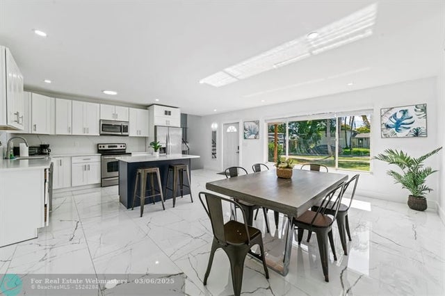 5 of 25 - 1215 Ne 200th St, Miami, FL