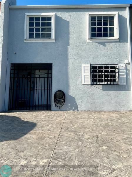 1 of 20 - 909 W 80th Pl, Hialeah, FL