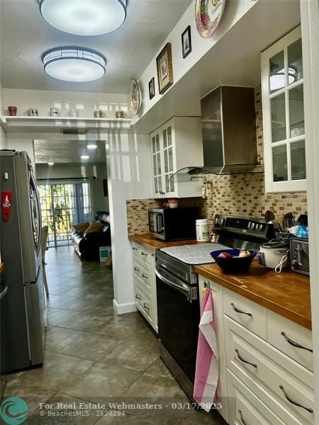 2 of 20 - 909 W 80th Pl, Hialeah, FL