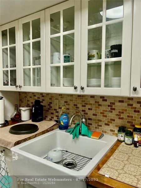 3 of 20 - 909 W 80th Pl, Hialeah, FL