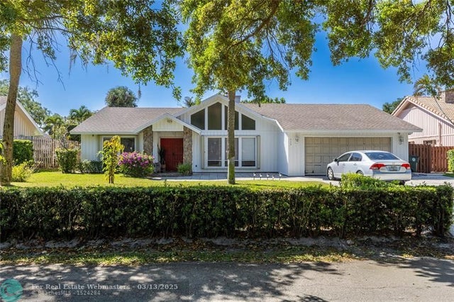 2 of 39 - 820 Sw 20th St, Boca Raton, FL