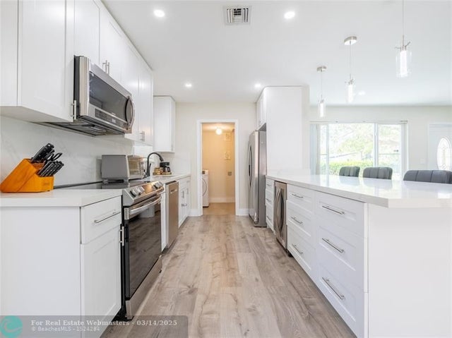 1 of 60 - 700 Sw 4th Ct, Hallandale, FL