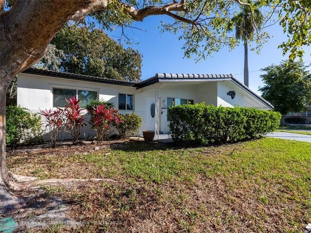 2 of 60 - 700 Sw 4th Ct, Hallandale, FL