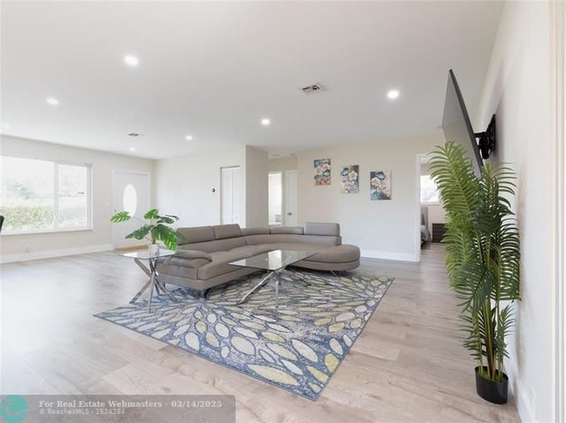 5 of 60 - 700 Sw 4th Ct, Hallandale, FL