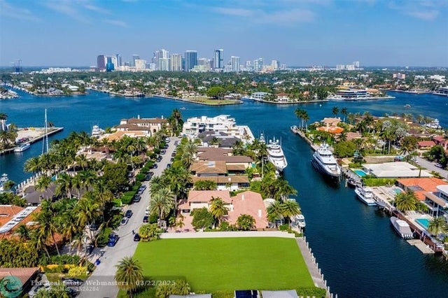 1 of 7 - 2455 Del Lago Dr, Fort Lauderdale, FL