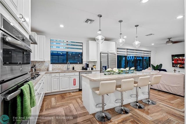 4 of 29 - 605 Ne 15th Ave, Fort Lauderdale, FL