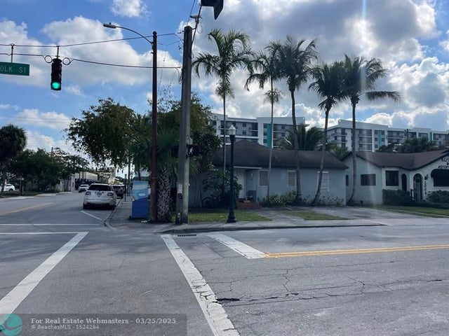2 of 7 - 2000 Polk St, Hollywood, FL