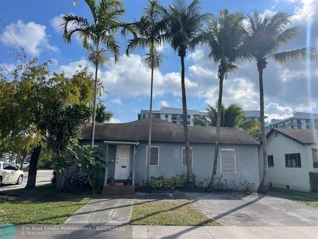 3 of 7 - 2000 Polk St, Hollywood, FL