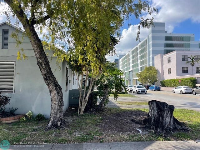 4 of 7 - 2000 Polk St, Hollywood, FL