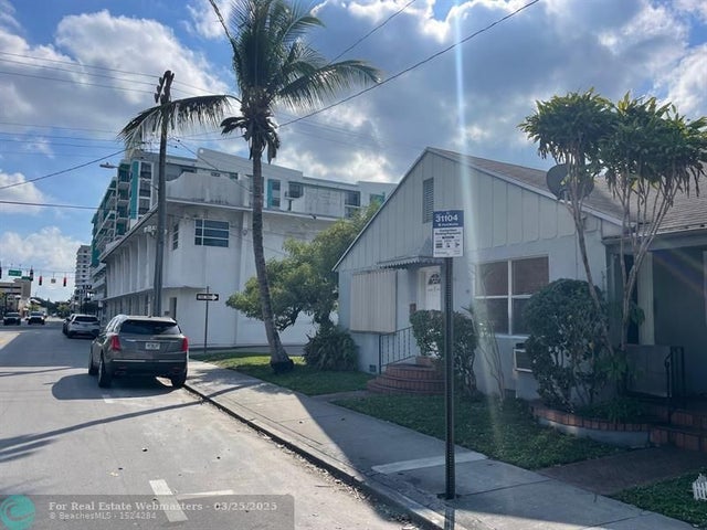 5 of 7 - 2000 Polk St, Hollywood, FL