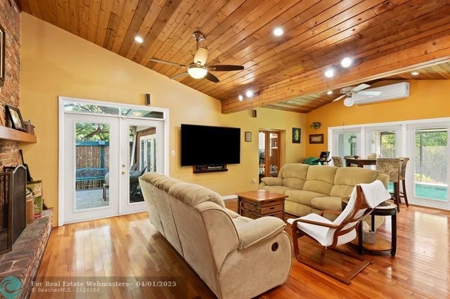 4 of 15 - 5500 Woodland Ln, Fort Lauderdale, FL