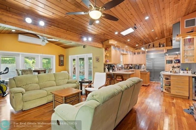 5 of 15 - 5500 Woodland Ln, Fort Lauderdale, FL