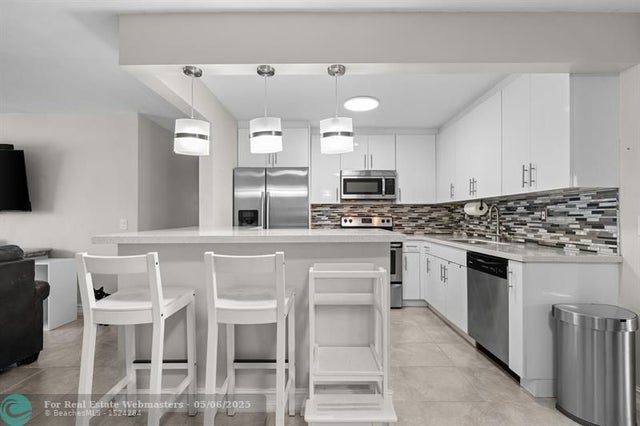 3 of 36 - 1731 Fairfax Dr, Fort Lauderdale, FL