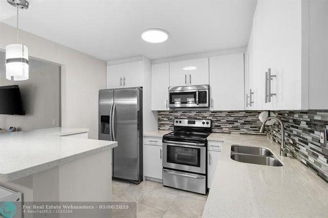 4 of 36 - 1731 Fairfax Dr, Fort Lauderdale, FL