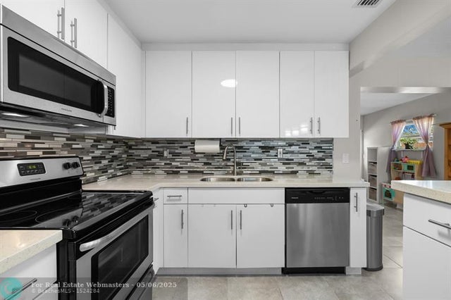 5 of 36 - 1731 Fairfax Dr, Fort Lauderdale, FL