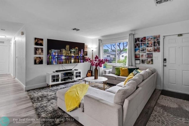 3 of 19 - 315 S 57th Ave, Hollywood, FL